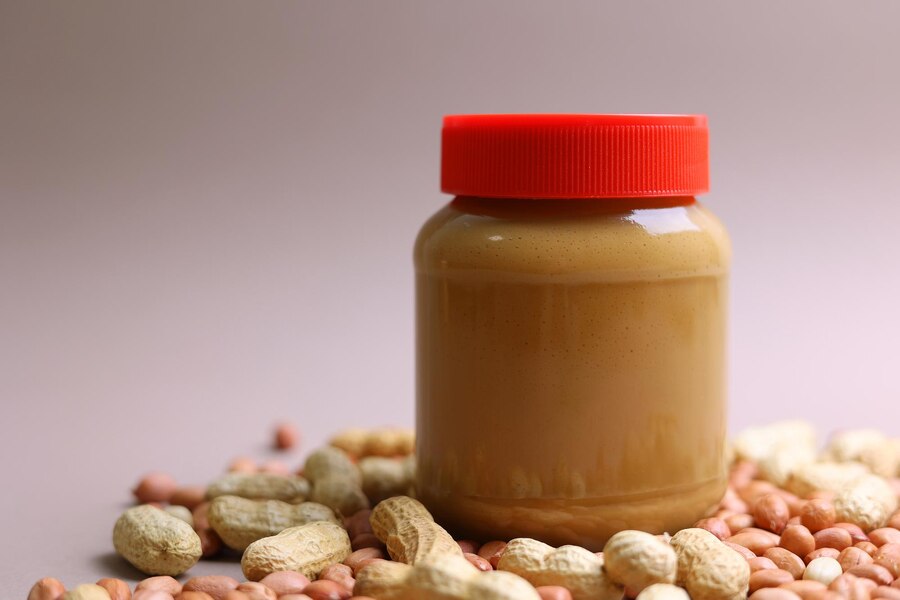 How much protein in 100 gm peanut